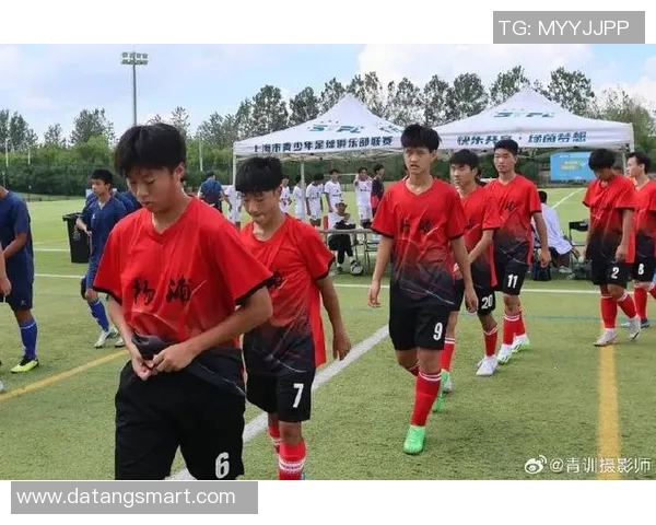 上海足球队逆袭之路揭秘:从低谷到巅峰的精彩历程与奋斗精神 上海足球队逆袭之路揭秘:从低谷到巅峰的精彩历程与奋斗精神